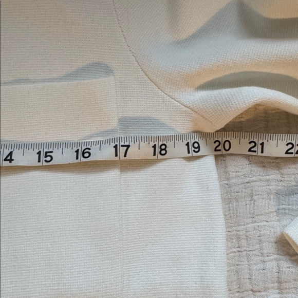 Woman’s The Group By Babaton/Aritzia Cream Blazer Size XS - Picture 9 of 11